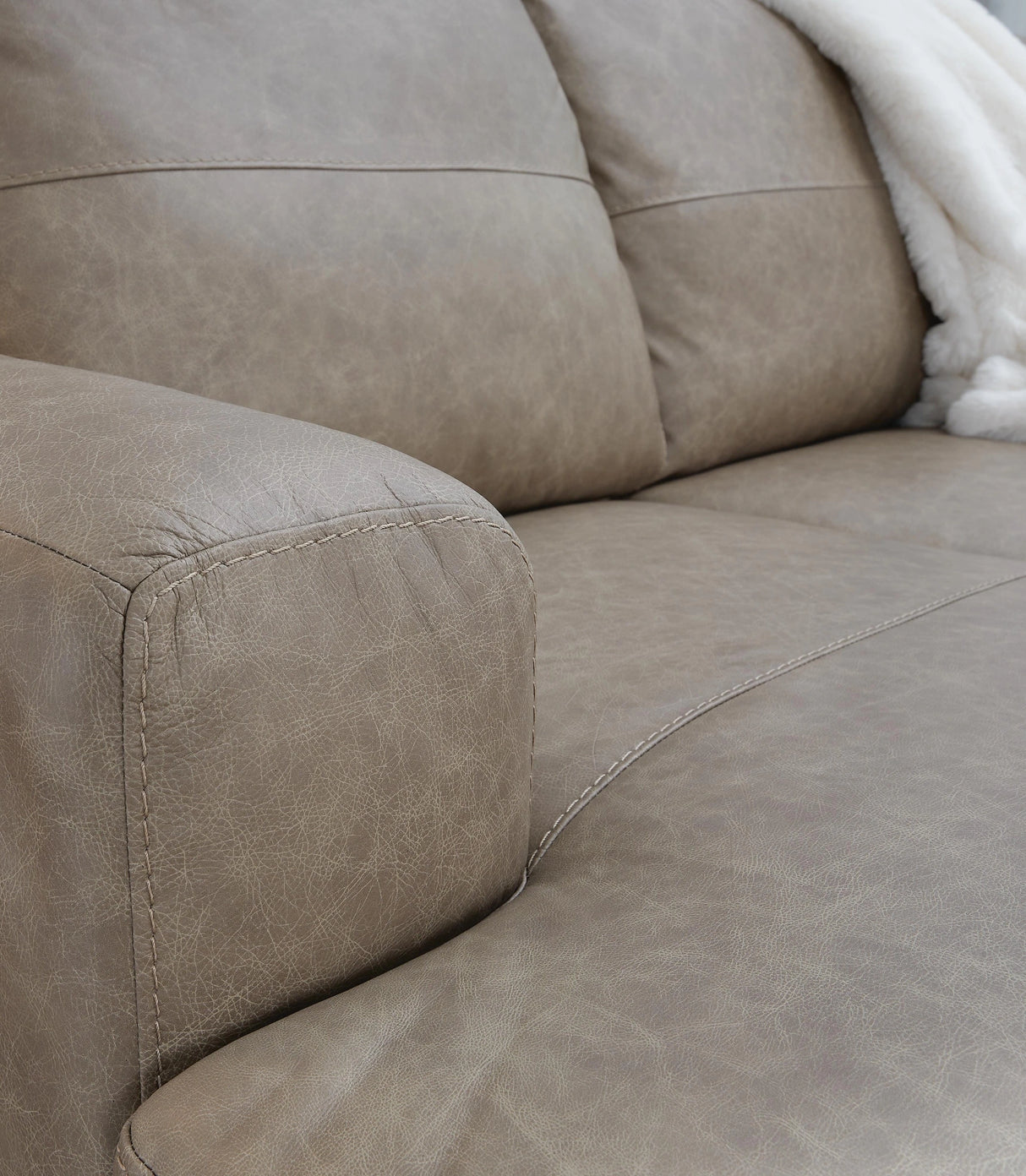 Amuleto Sectional with Chaise