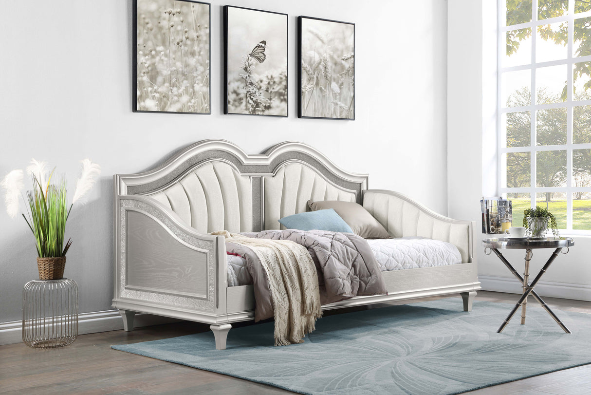 Evangeline Daybed - galleria furniture outlet