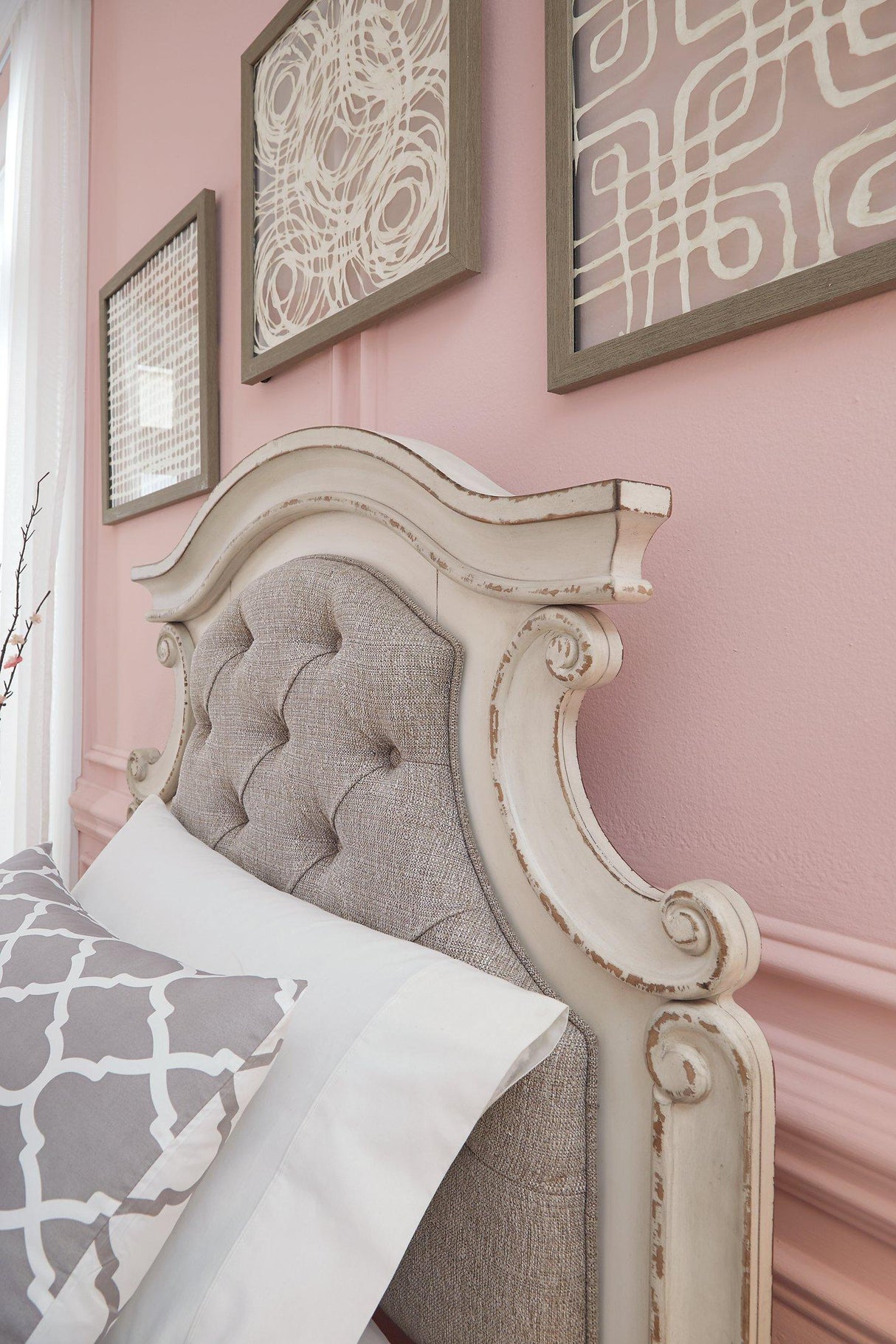 Realyn Upholstered Bed - galleria furniture outlet