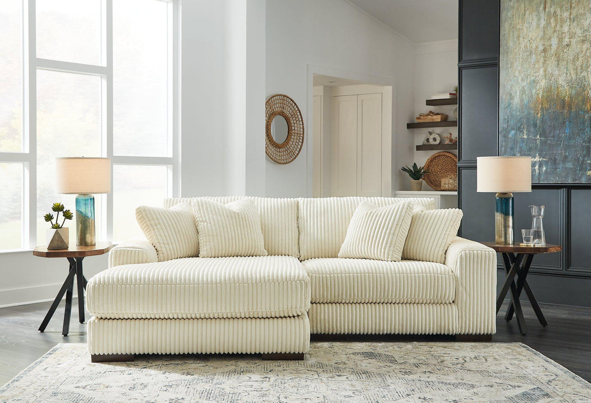 Lindyn Sectional with Chaise - galleria furniture outlet