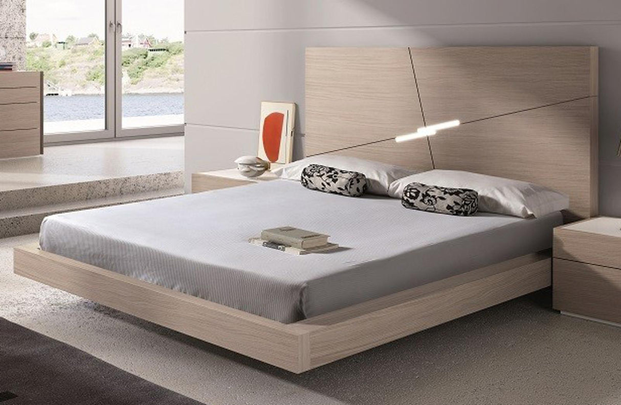 J&M Furniture Evora King Platform Bed in Wenge