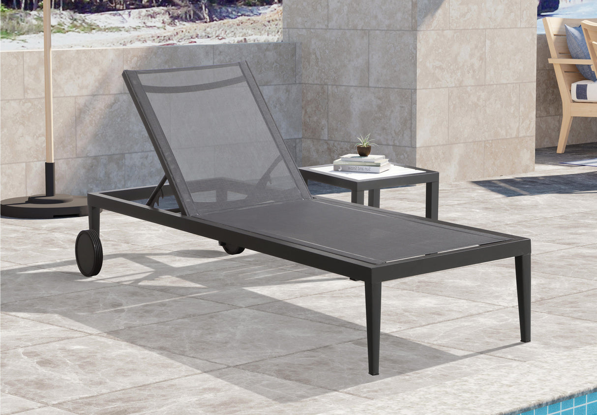 Nizuc White manufactured wood Outdoor Patio Aluminum End Table