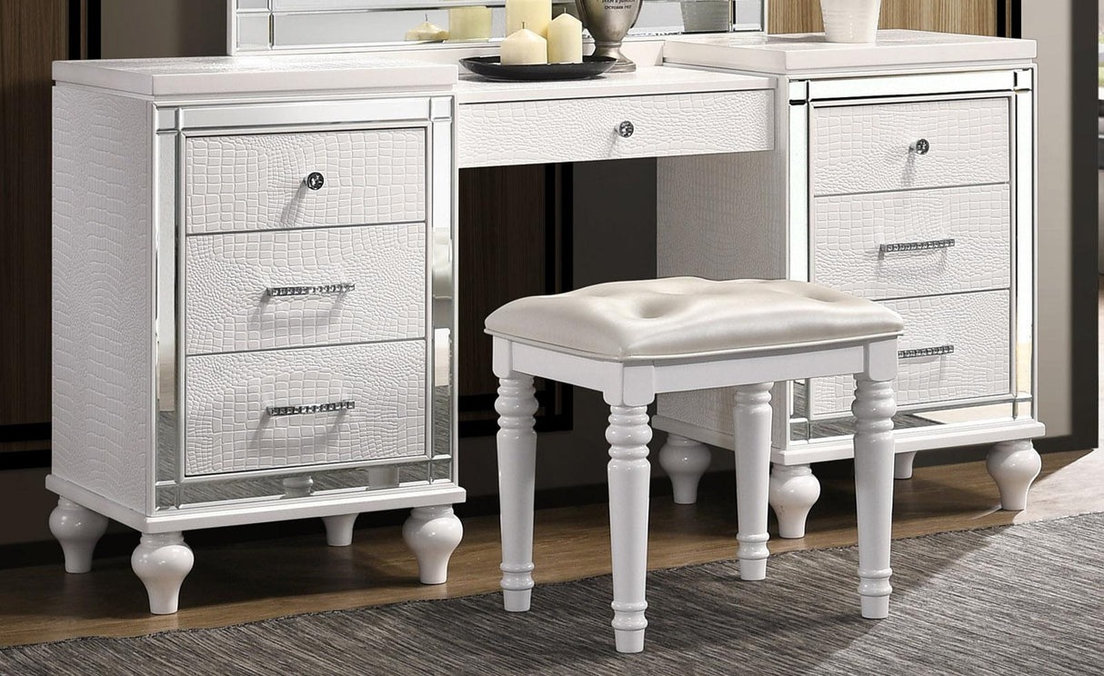 New Classic Valentino Vanity Table in White