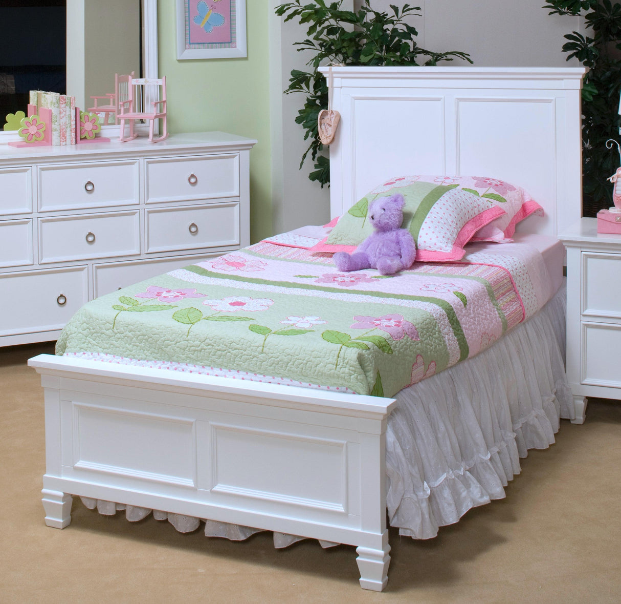 New Classic Tamarack Full Panel Bed in White