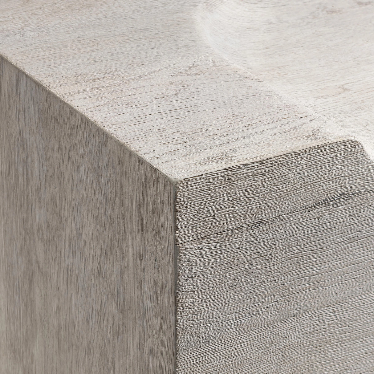 Amirus Bench