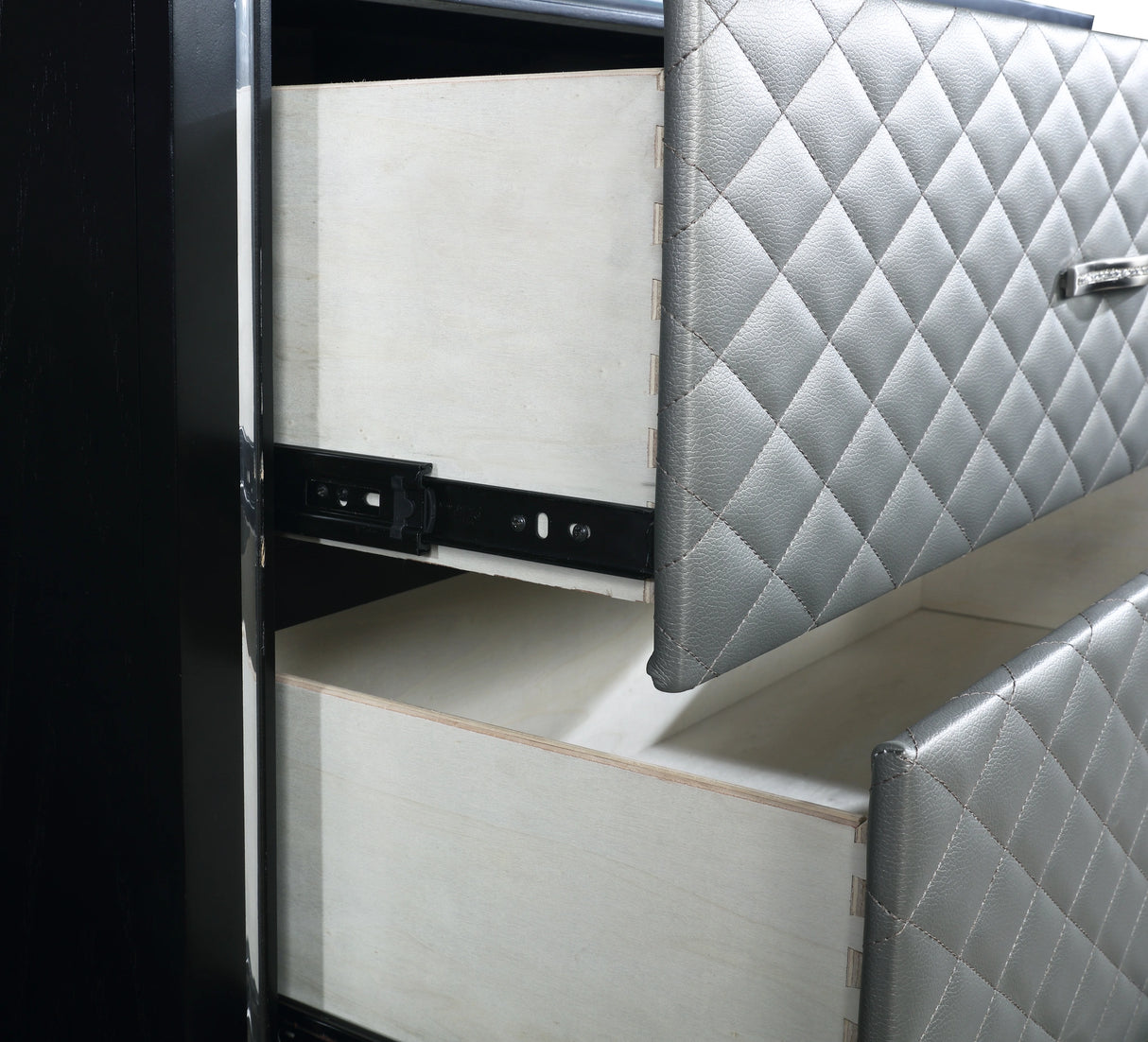 LUXOR CHEST-BLACK/SILVER