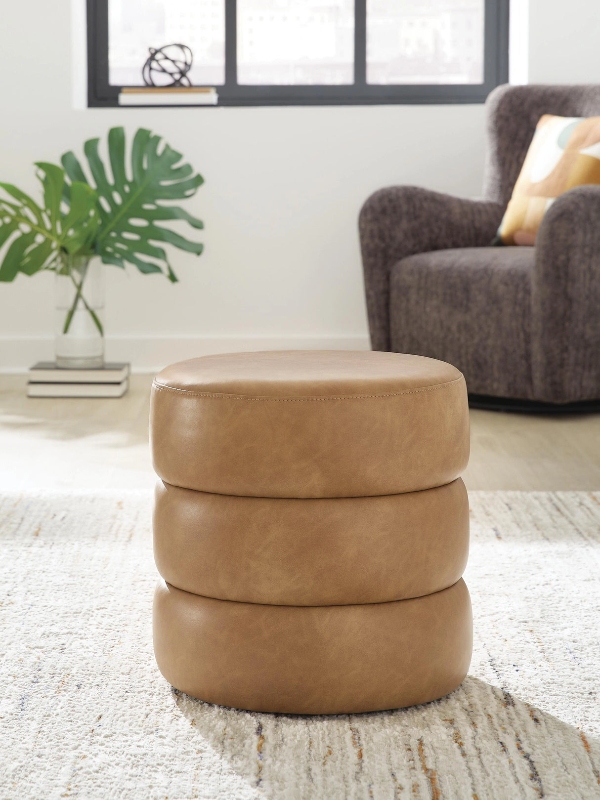 Ummi Swivel Accent Ottoman