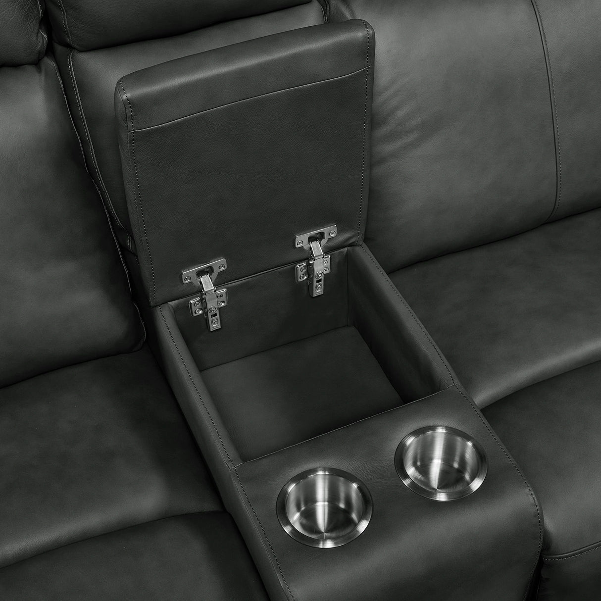 Mustang P3 Loveseat with Console in Aline