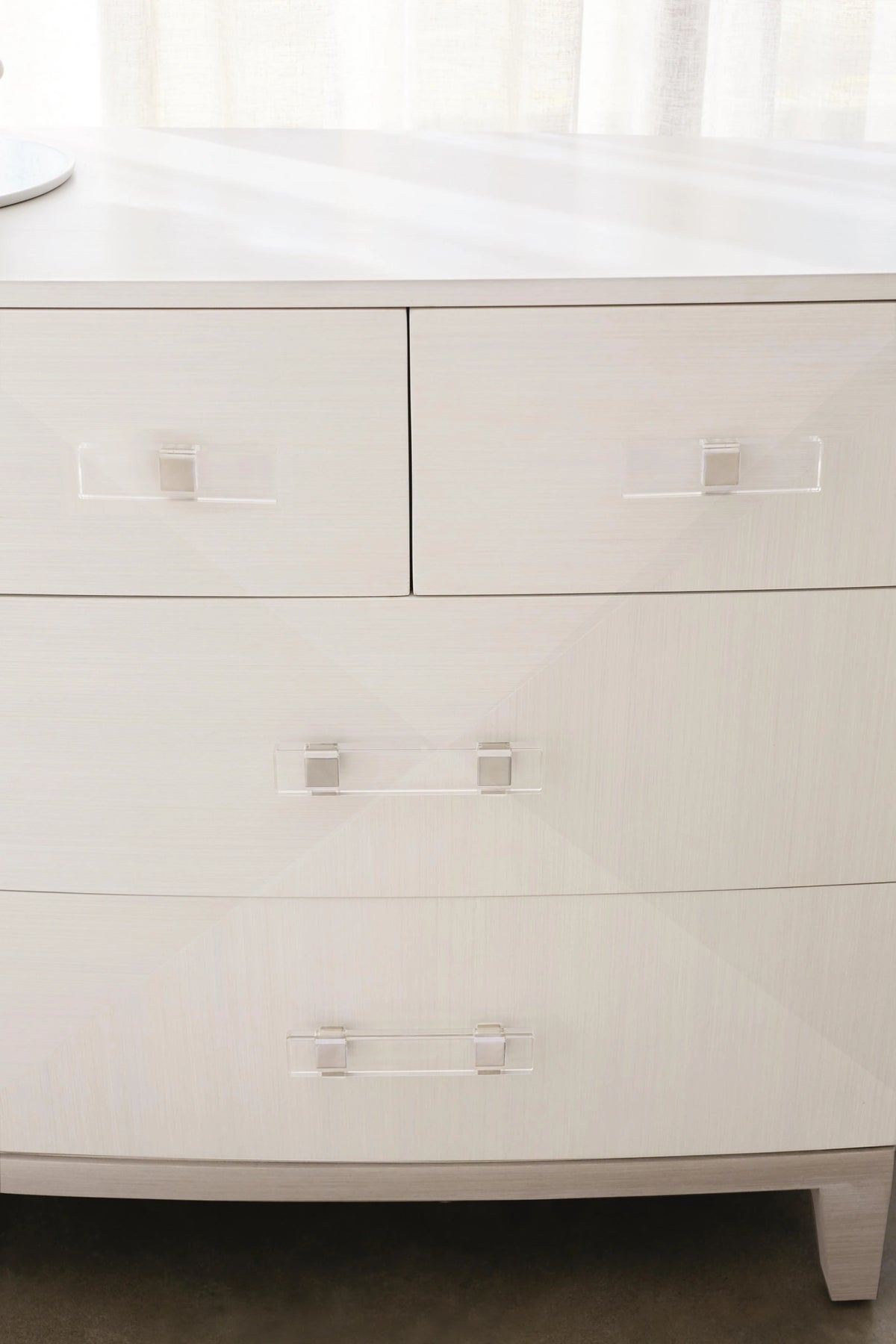 Axiom Dresser